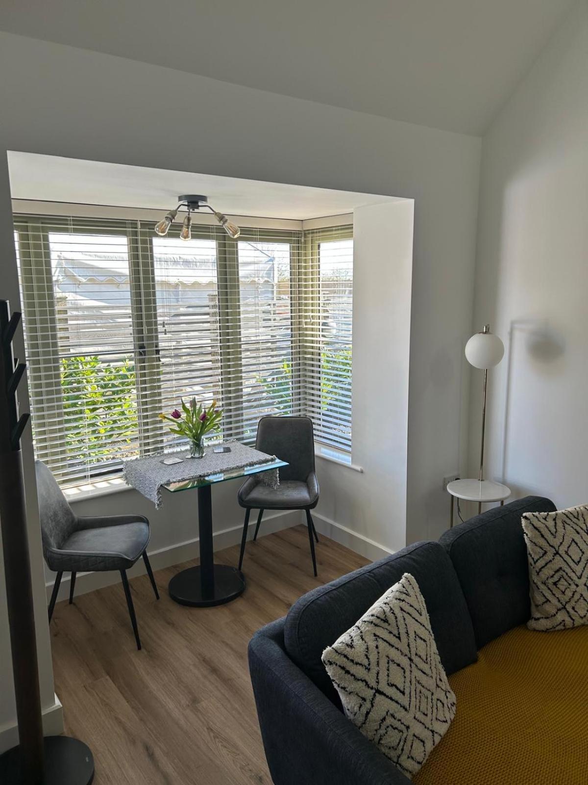 Blundens Kellingley Apartment Chichester Exterior photo